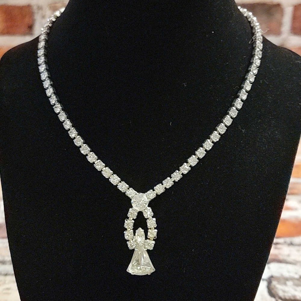 Elegant Silver Toned Rhinestone Necklace